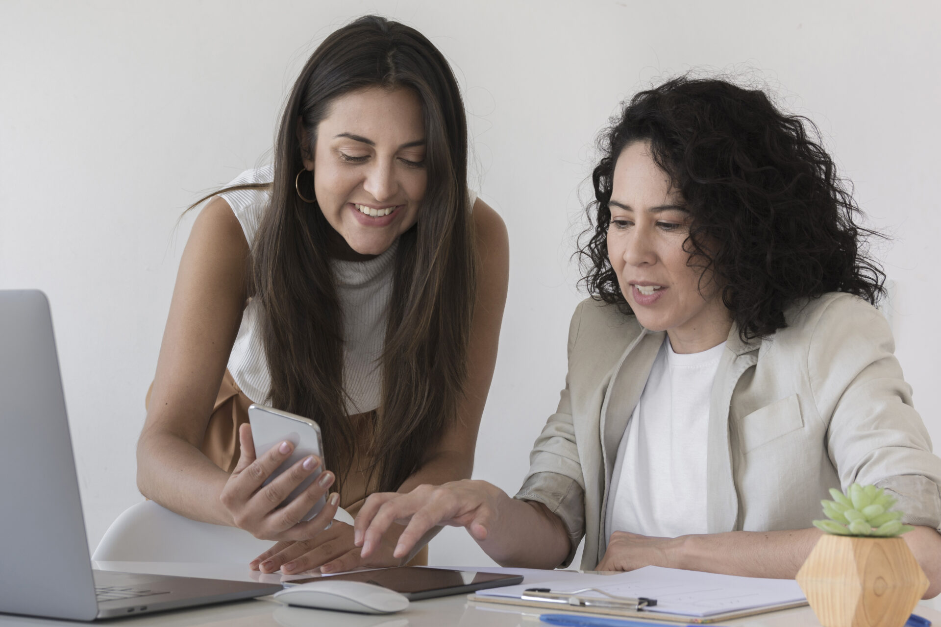 Protección y bienestar financiero para mujeres en Colombia